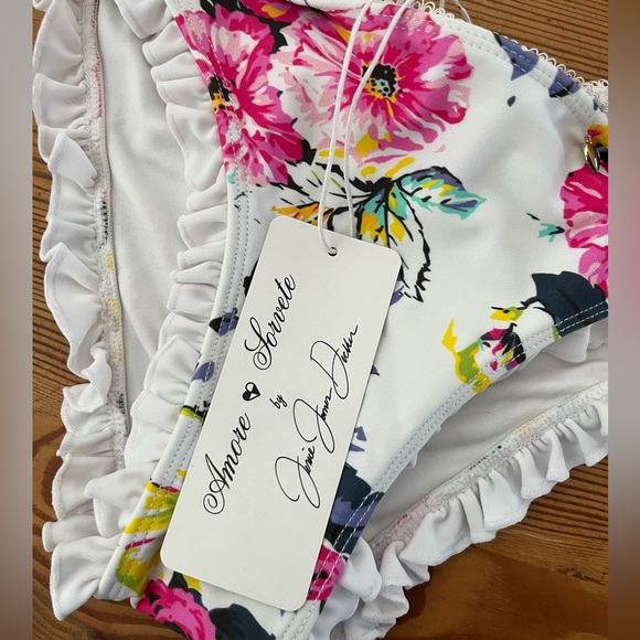 Amore and Sorvete Jessie James Decker Floral Bikini - Picture 2 of 9